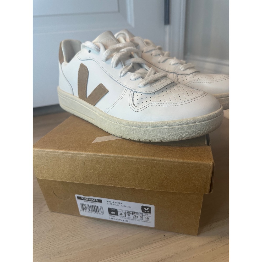 Veja V-10 Leather Extra White Camel Sneakers Womens 9 EUR 40 comes w/ box